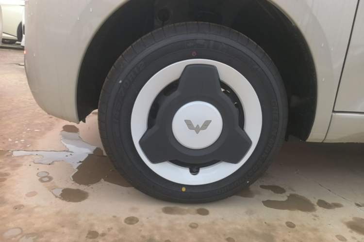 Used Wuling Hongguang MINIEV 2024 3rd Generation 215km Youth Edition Left Front Wheel Hub
