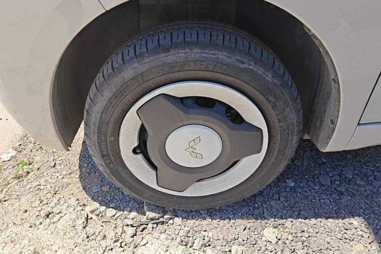 Used Wuling Hongguang MINIEV 2024 3rd Generation 215km Youth Edition Left Front Wheel Hub