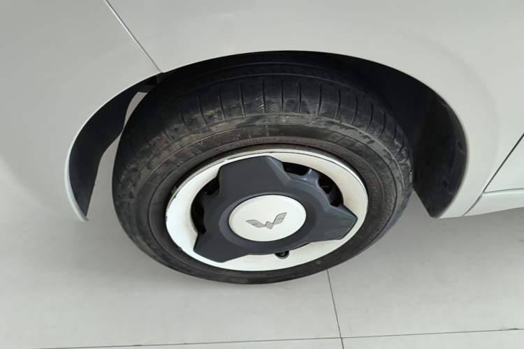 Used Wuling Hongguang MINIEV 2024 3rd Generation 215km Youth Edition Left Front Wheel Hub