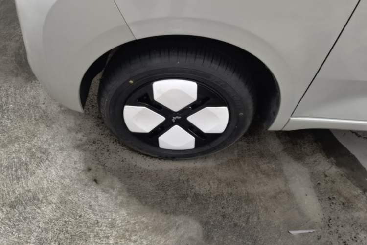 Used Wuling Hongguang MINIEV 2024 3rd Generation 215km Advanced Version Left Front Wheel Hub