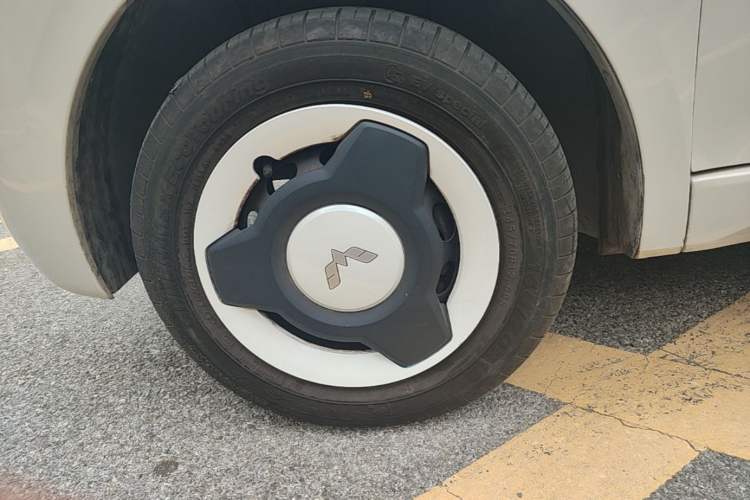 Used Wuling Hongguang MINIEV 2024 3rd Generation 215km Youth Edition Left Front Wheel Hub