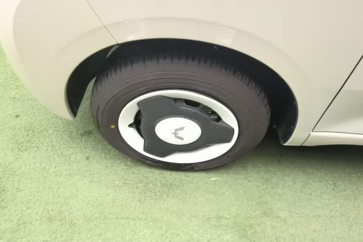Used Wuling Hongguang MINIEV 2024 3rd Generation 215km Youth Edition Left Front Wheel Hub