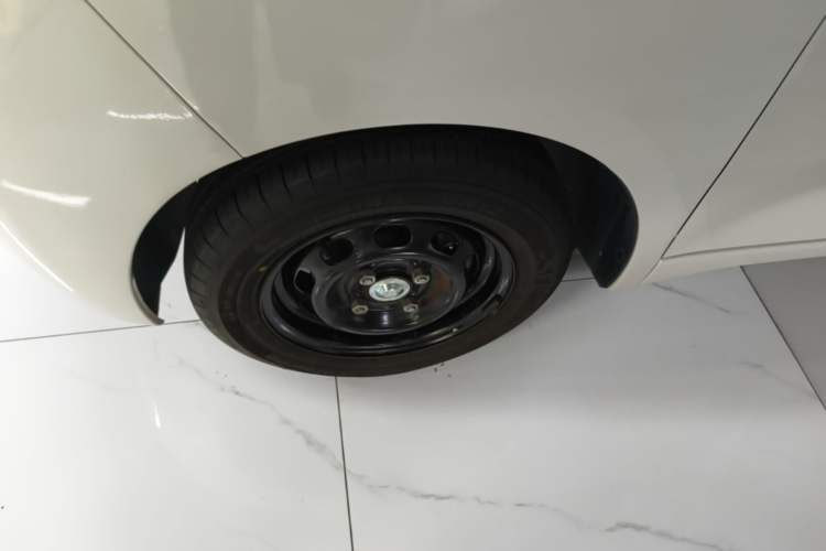 Used Wuling Hongguang MINIEV 2024 3rd Generation 215km Advanced Version Left Front Wheel Hub