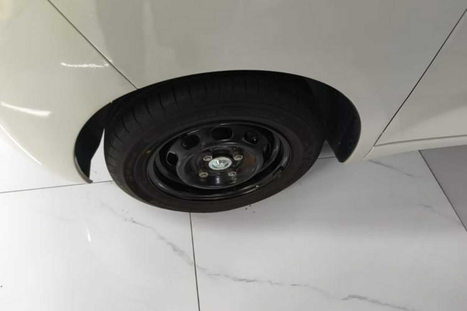 Used Wuling Hongguang MINIEV 2024 3rd Generation 215km Advanced Version Left Front Wheel Hub