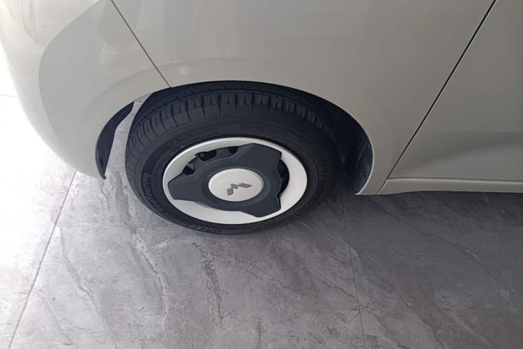 Used Wuling Hongguang MINIEV 2024 3rd Generation 215km Youth Edition Left Front Wheel Hub