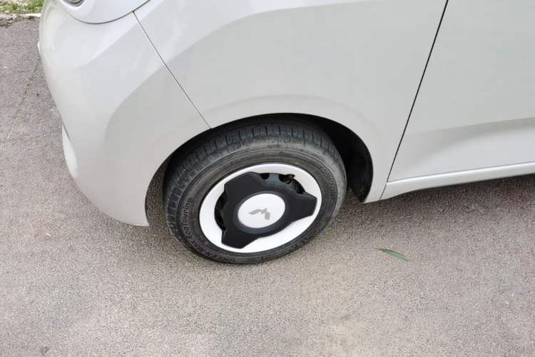 Used Wuling Hongguang MINIEV 2024 3rd Generation 215km Youth Edition Left Front Wheel Hub
