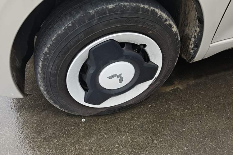 Used Wuling Hongguang MINIEV 2024 3rd Generation 215km Youth Edition Left Front Wheel Hub