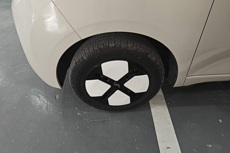 Used Wuling Hongguang MINIEV 2024 3rd Generation 215km Advanced Version Left Front Wheel Hub