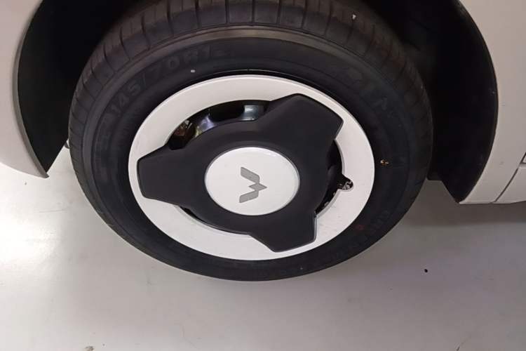 Used Wuling Hongguang MINIEV 2024 3rd Generation 215km Youth Edition Left Front Wheel Hub