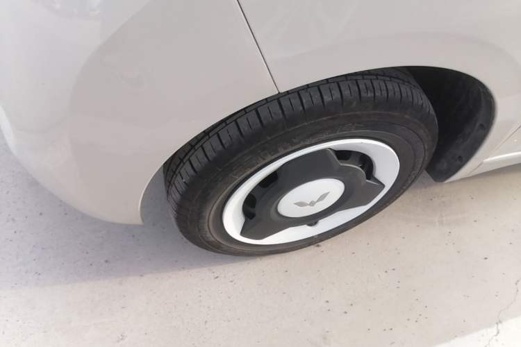 Used Wuling Hongguang MINIEV 2024 3rd Generation 215km Youth Edition Left Front Wheel Hub