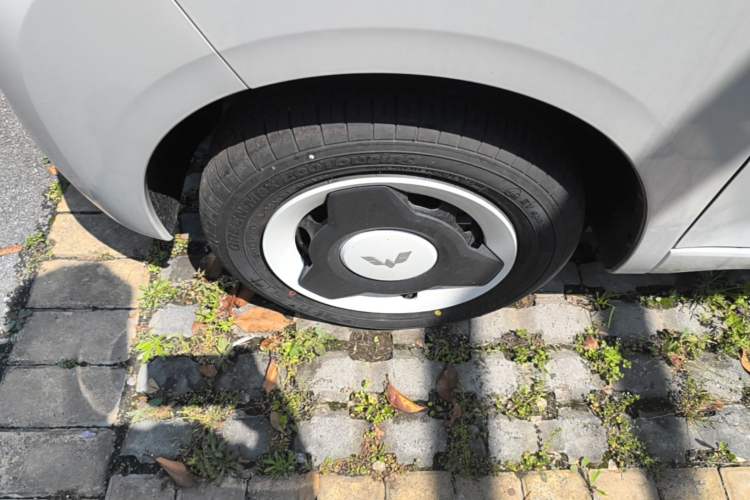 Used Wuling Hongguang MINIEV 2024 3rd Generation 215km Youth Edition Left Front Wheel Hub