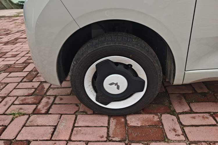 Used Wuling Hongguang MINIEV 2024 3rd Generation 215km Youth Edition Left Front Wheel Hub