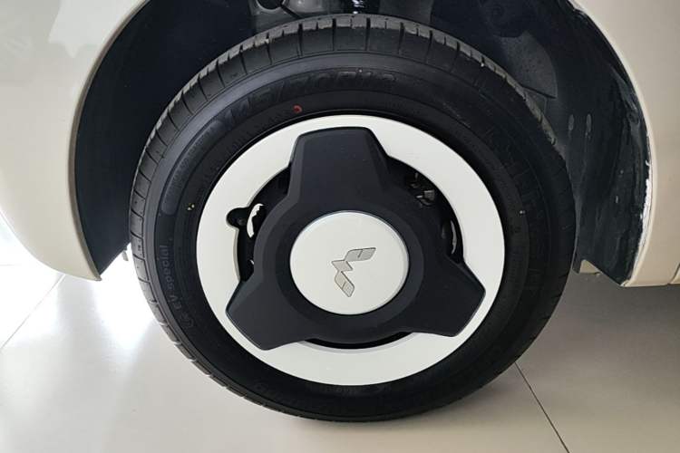 Used Wuling Hongguang MINIEV 2024 3rd Generation 215km Youth Edition Left Front Wheel Hub