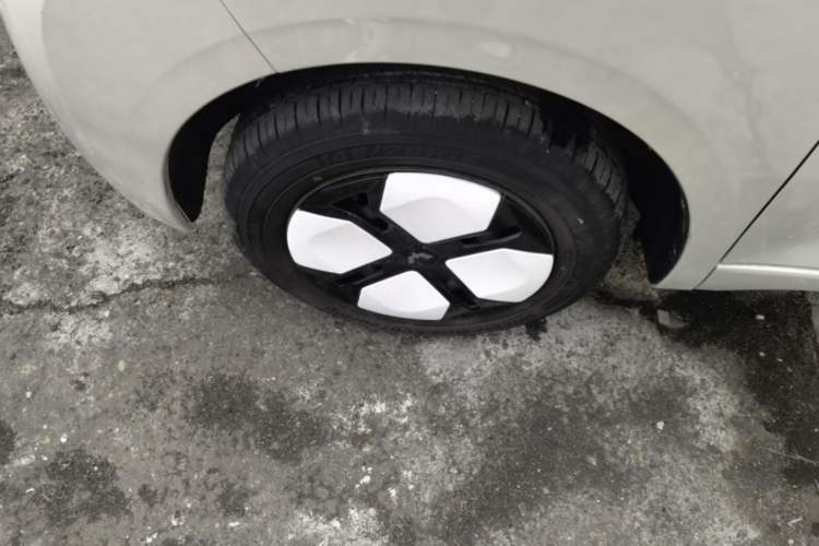 Used Wuling Hongguang MINIEV 2024 3rd Generation 215km Advanced Version Left Front Wheel Hub
