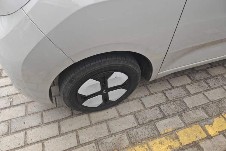 Used Wuling Hongguang MINIEV 2024 3rd Generation 215km Advanced Version Left Front Wheel Hub