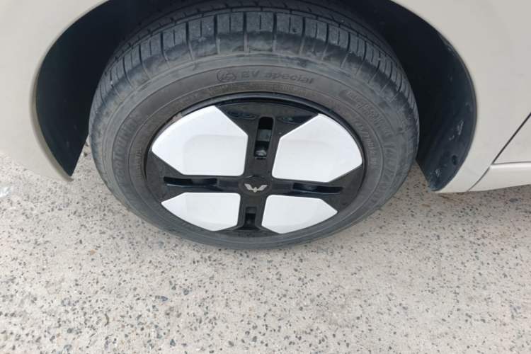 Used Wuling Hongguang MINIEV 2024 3rd Generation 215km Advanced Version Left Front Wheel Hub