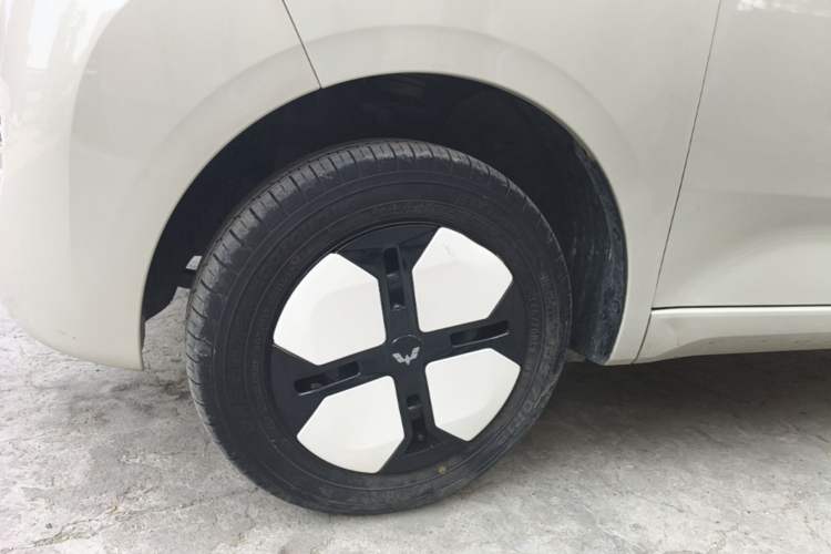 Used Wuling Hongguang MINIEV 2024 3rd Generation 215km Advanced Version Left Front Wheel Hub