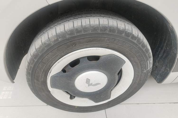 Used Wuling Hongguang MINIEV 2024 3rd Generation 215km Youth Edition Left Front Wheel Hub