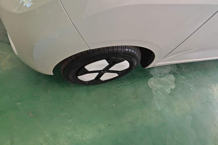 Used Wuling Hongguang MINIEV 2024 3rd Generation 215km Advanced Version Left Front Wheel Hub