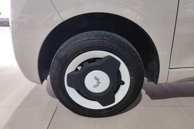 Used Wuling Hongguang MINIEV 2024 3rd Generation 215km Youth Edition Left Front Wheel Hub