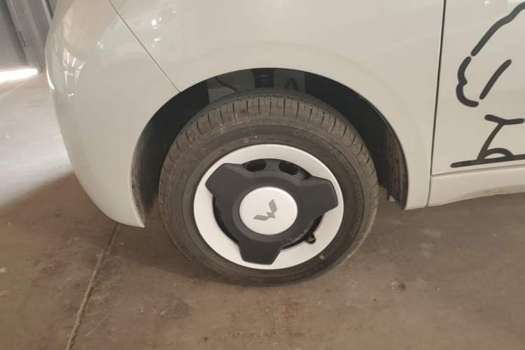Used Wuling Hongguang MINIEV 2024 3rd Generation 215km Youth Edition Left Front Wheel Hub