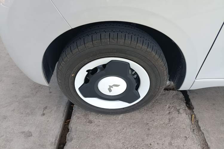 Used Wuling Hongguang MINIEV 2024 3rd Generation 215km Youth Edition Left Front Wheel Hub