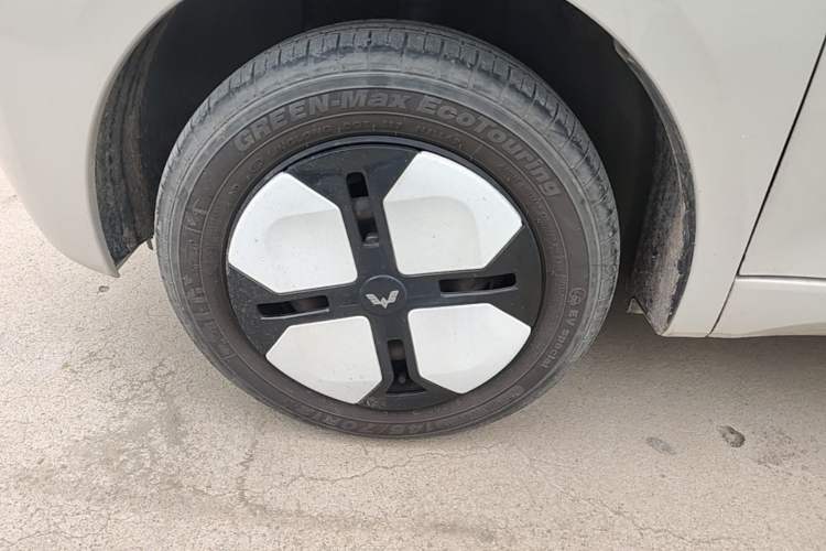 Used Wuling Hongguang MINIEV 2024 3rd Generation 215km Advanced Version Left Front Wheel Hub