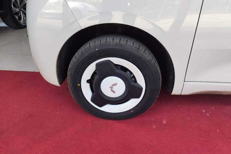 Used Wuling Hongguang MINIEV 2024 3rd Generation 215km Youth Edition Left Front Wheel Hub