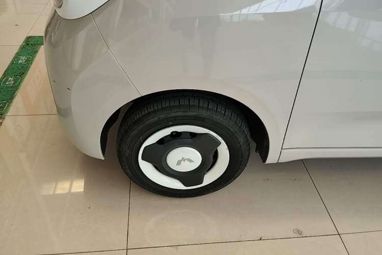 Used Wuling Hongguang MINIEV 2024 3rd Generation 215km Youth Edition Left Front Wheel Hub