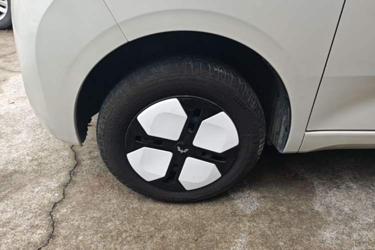 Used Wuling Hongguang MINIEV 2024 3rd Generation 215km Advanced Version Left Front Wheel Hub