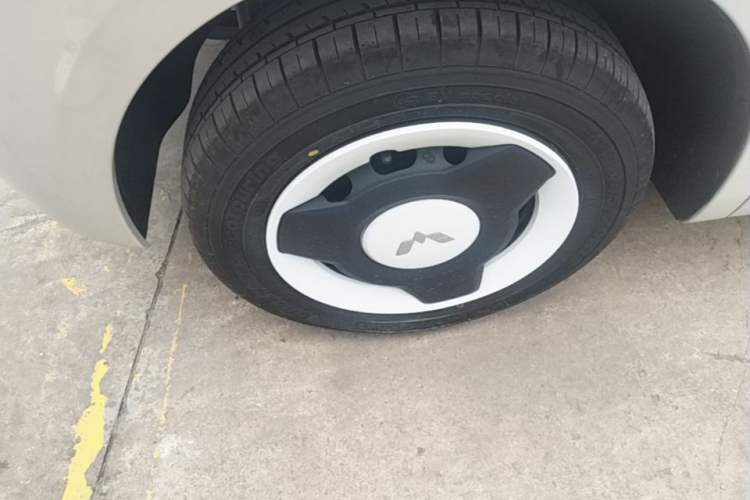 Used Wuling Hongguang MINIEV 2024 3rd Generation 215km Youth Edition Left Front Wheel Hub