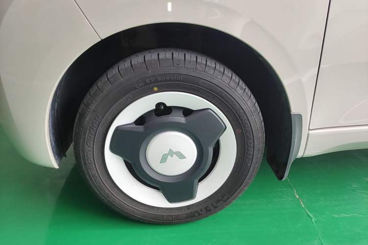 Used Wuling Hongguang MINIEV 2024 3rd Generation 215km Youth Edition Left Front Wheel Hub