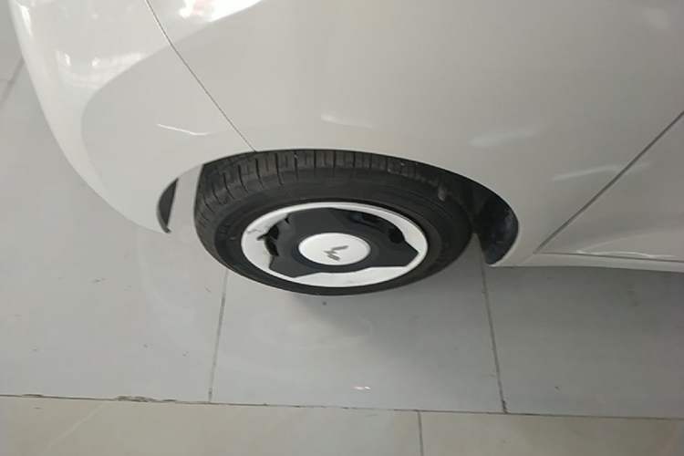Used Wuling Hongguang MINIEV 2024 3rd Generation 215km Youth Edition Left Front Wheel Hub