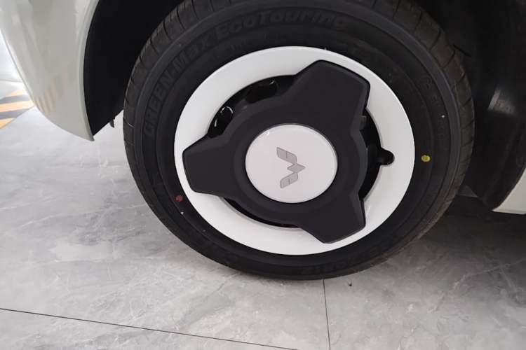 Used Wuling Hongguang MINIEV 2024 3rd Generation 215km Youth Edition Left Front Wheel Hub