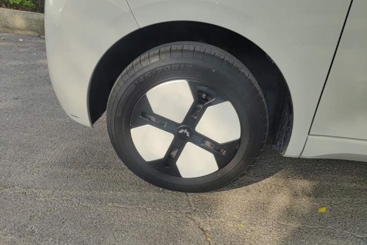 Used Wuling Hongguang MINIEV 2024 3rd Generation 215km Advanced Version Left Front Wheel Hub