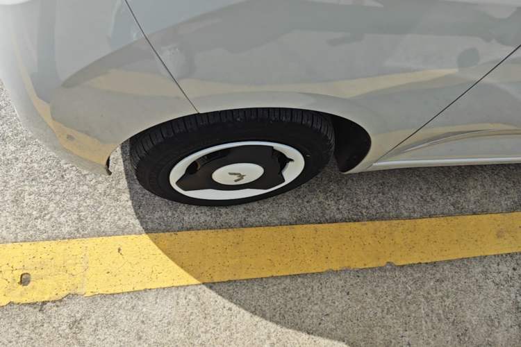 Used Wuling Hongguang MINIEV 2024 3rd Generation 215km Youth Edition Left Front Wheel Hub