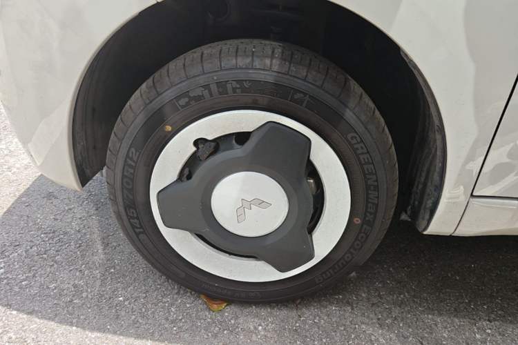 Used Wuling Hongguang MINIEV 2024 3rd Generation 215km Youth Edition Left Front Wheel Hub