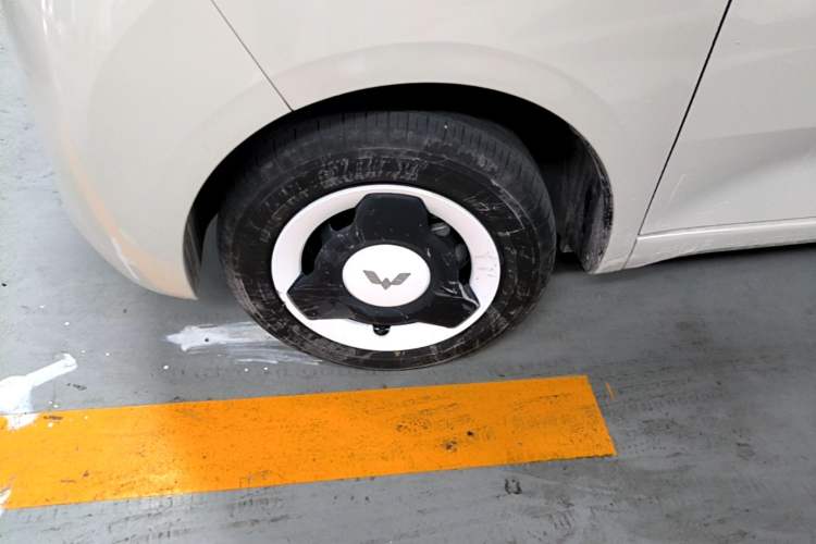 Used Wuling Hongguang MINIEV 2024 3rd Generation 215km Youth Edition Left Front Wheel Hub