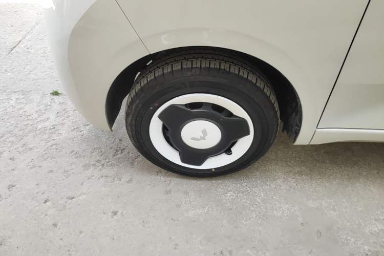 Used Wuling Hongguang MINIEV 2024 3rd Generation 215km Youth Edition Left Front Wheel Hub