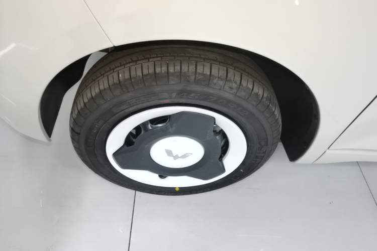 Used Wuling Hongguang MINIEV 2024 3rd Generation 215km Youth Edition Left Front Wheel Hub