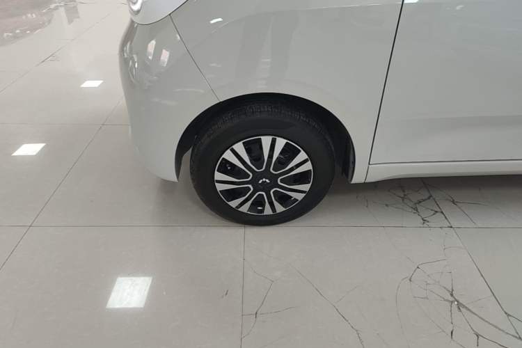 Used Wuling Hongguang MINIEV 2024 3rd Generation 215km Youth Edition Left Front Wheel Hub