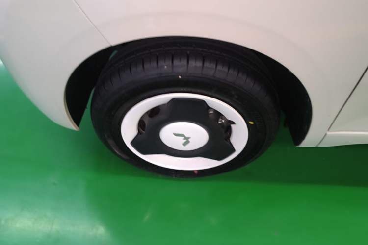 Used Wuling Hongguang MINIEV 2024 3rd Generation 215km Youth Edition Left Front Wheel Hub