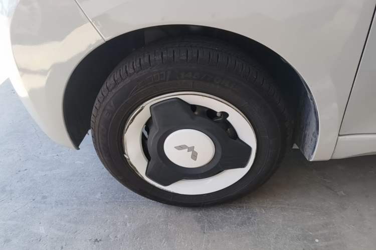 Used Wuling Hongguang MINIEV 2024 3rd Generation 215km Youth Edition Left Front Wheel Hub