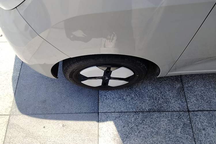Used Wuling Hongguang MINIEV 2024 3rd Generation 215km Advanced Version Left Front Wheel Hub