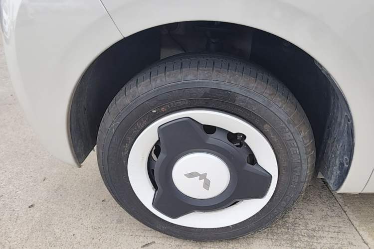 Used Wuling Hongguang MINIEV 2024 3rd Generation 215km Youth Edition Left Front Wheel Hub
