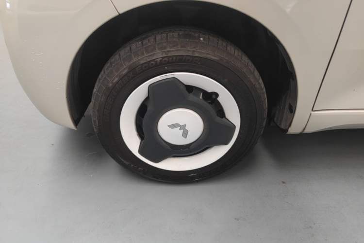 Used Wuling Hongguang MINIEV 2024 3rd Generation 215km Youth Edition Left Front Wheel Hub