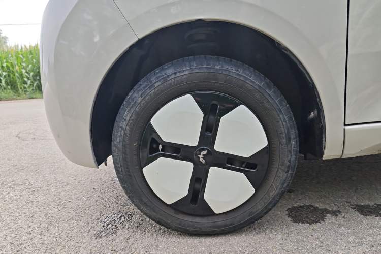 Used Wuling Hongguang MINIEV 2024 3rd Generation 215km Advanced Version Left Front Wheel Hub
