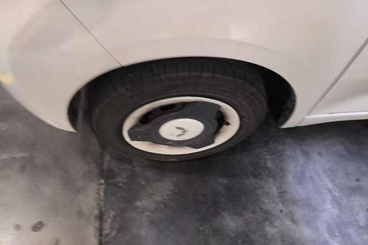 Used Wuling Hongguang MINIEV 2024 3rd Generation 215km Youth Edition Left Front Wheel Hub