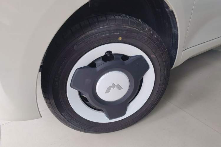 Used Wuling Hongguang MINIEV 2024 3rd Generation 215km Youth Edition Left Front Wheel Hub
