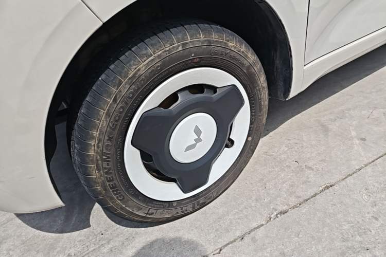 Used Wuling Hongguang MINIEV 2024 3rd Generation 215km Youth Edition Left Front Wheel Hub